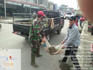 Goro bersama Babinsa Koramil dan Pemerintah Sungai Rumbai Timur di Jalur Dua Sungai Rumbai