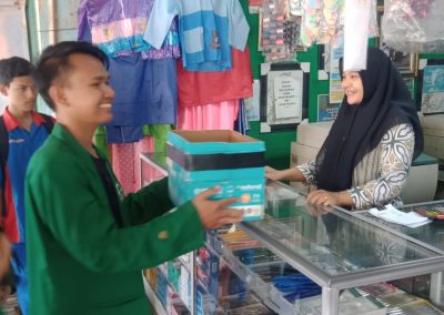 Terjun ke Lapangan Mahasiswa Unand dan Perangkat Nagari Ikut Mengumpulkan Dana dari Masyarakat